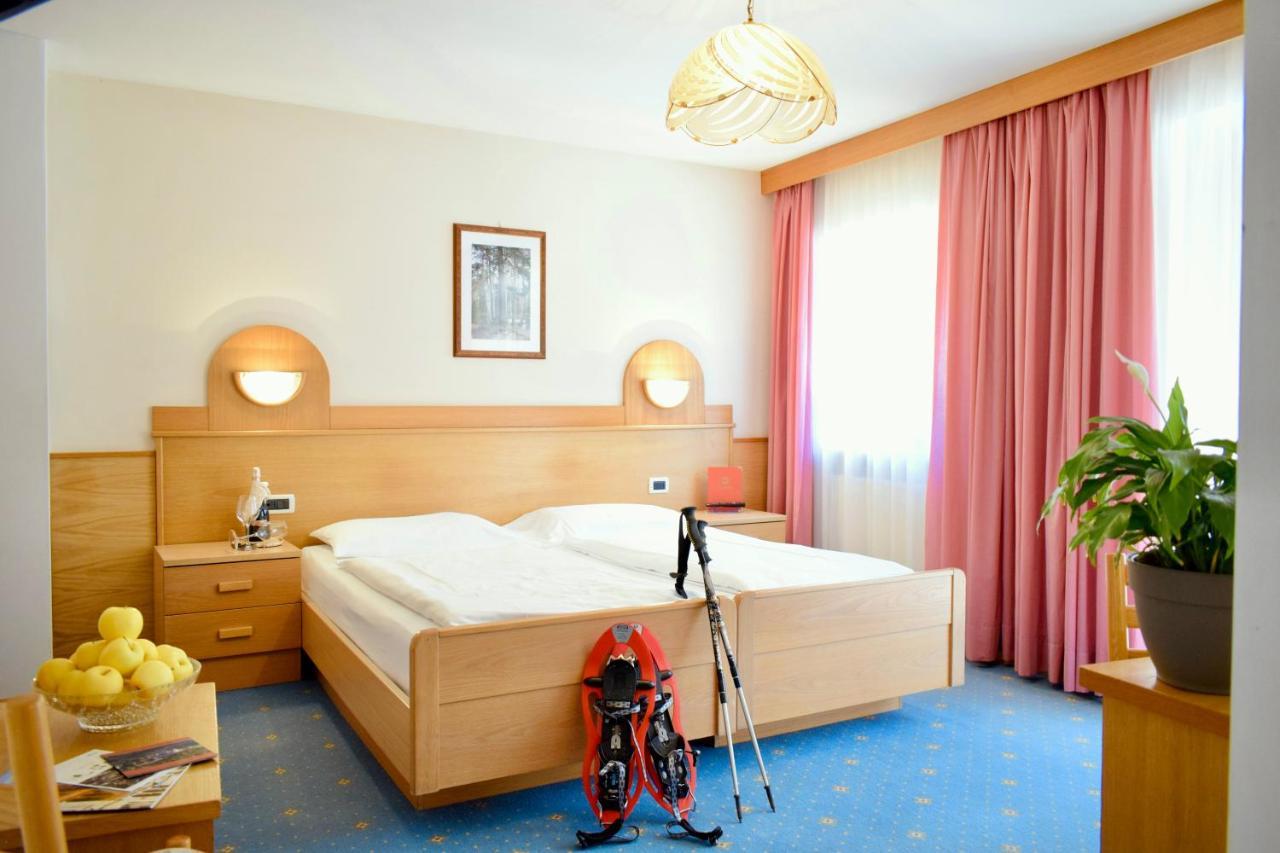 Hotel Waldheim Sarnonico Buitenkant foto