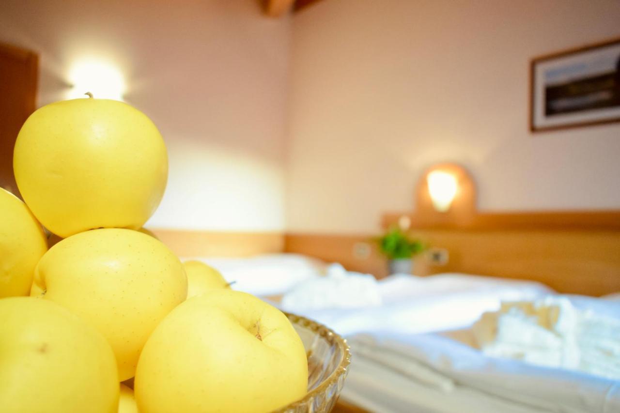 Hotel Waldheim Sarnonico Buitenkant foto