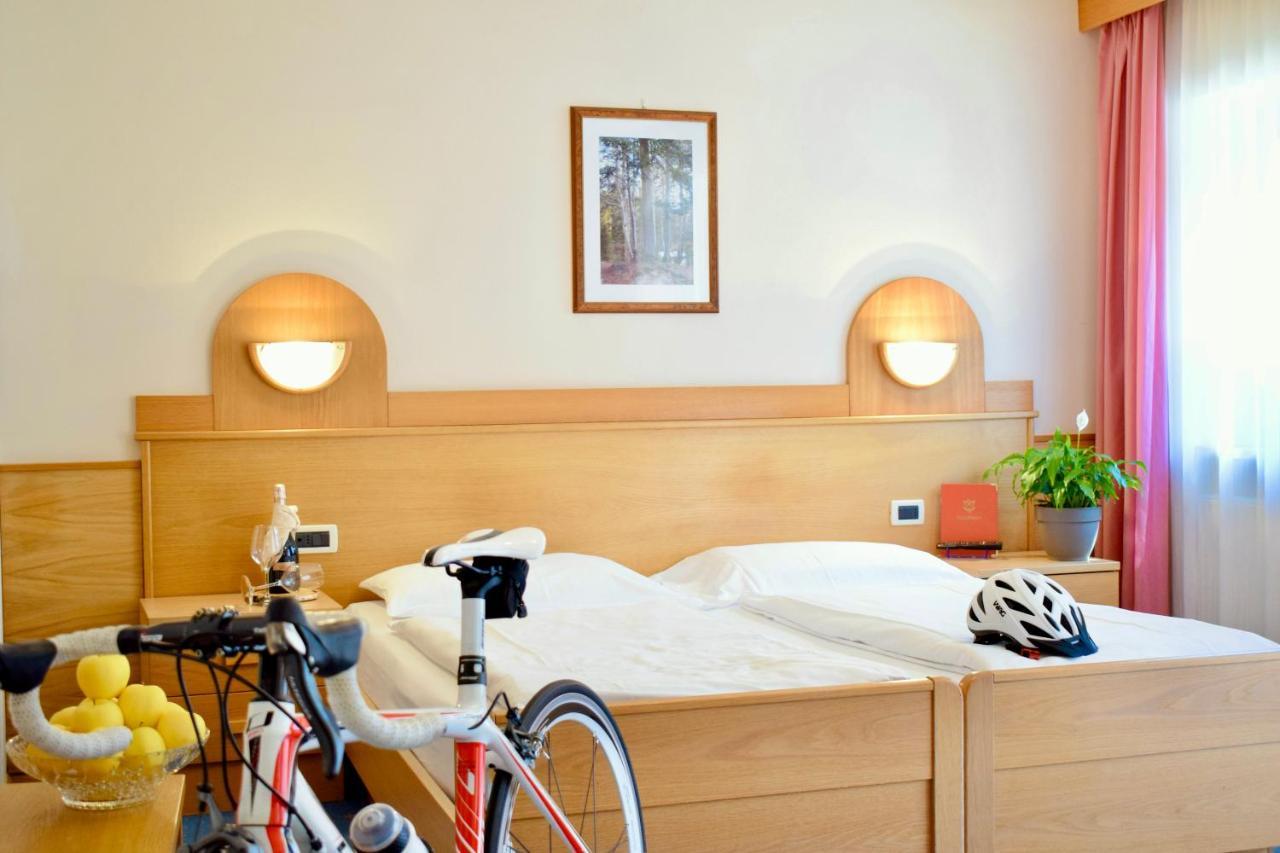 Hotel Waldheim Sarnonico Buitenkant foto