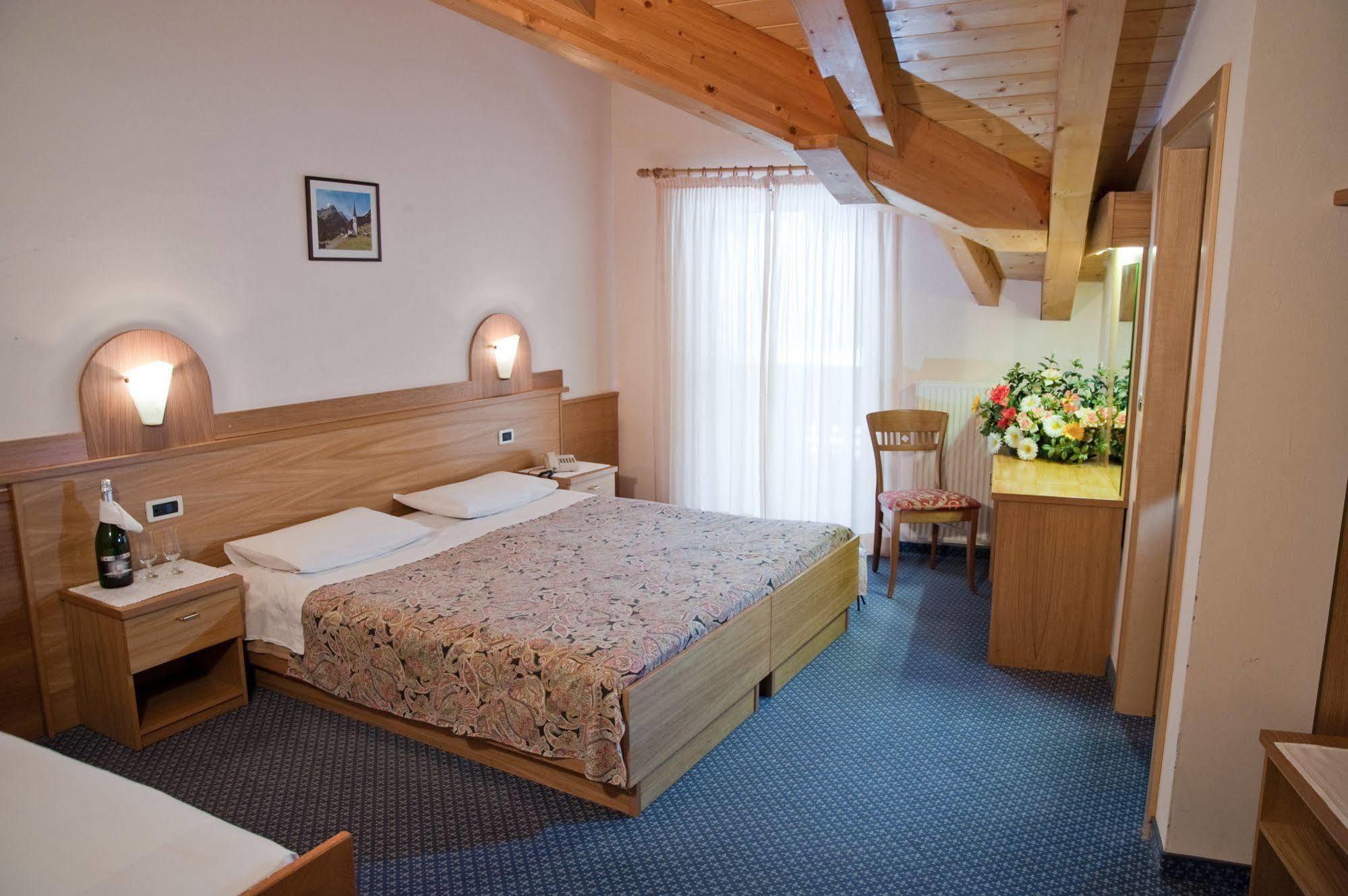 Hotel Waldheim Sarnonico Buitenkant foto
