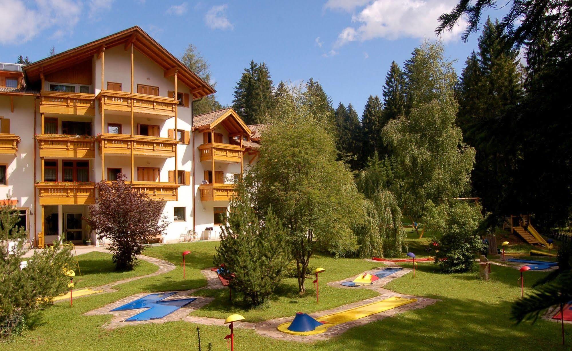Hotel Waldheim Sarnonico Buitenkant foto