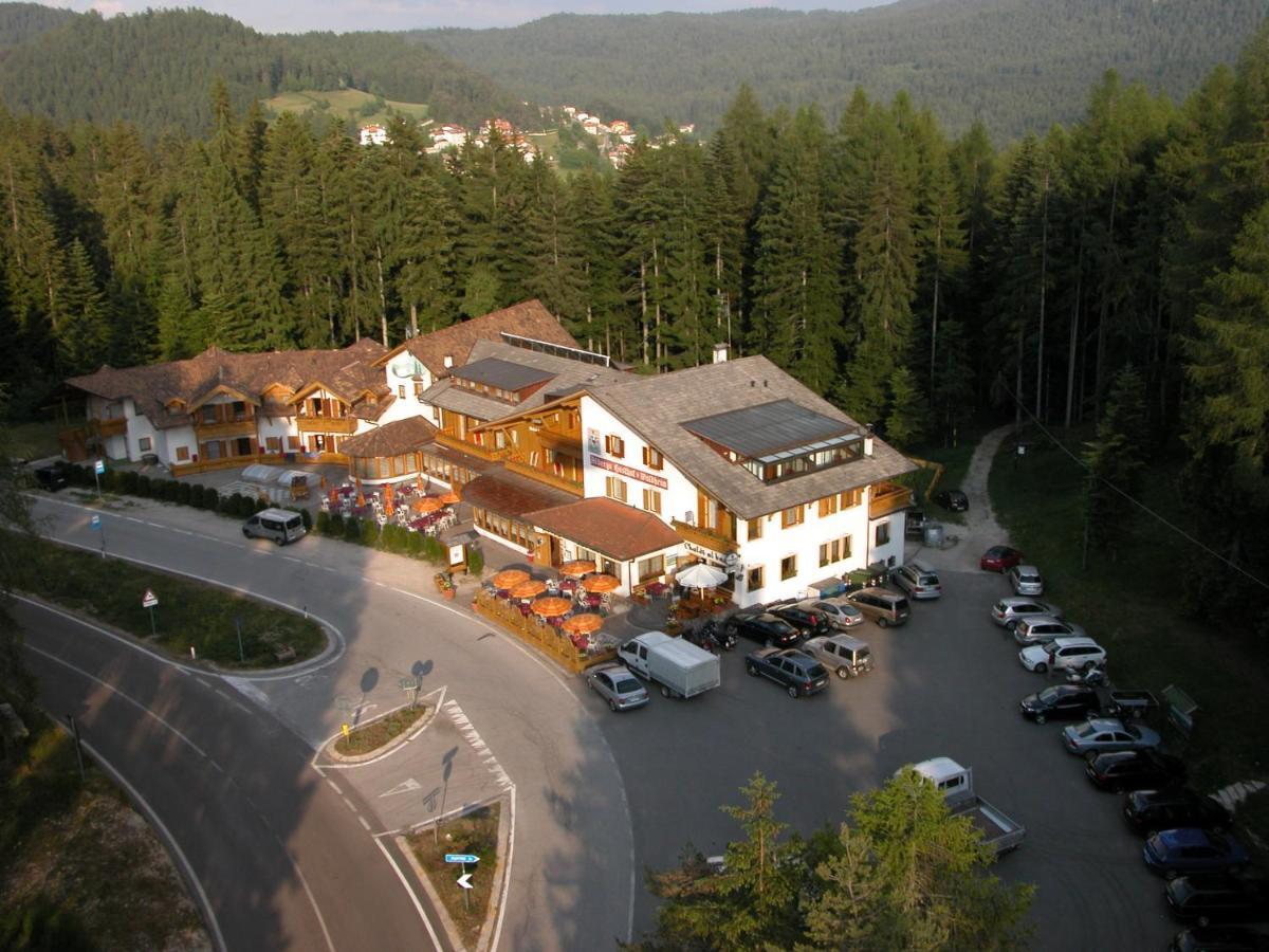 Hotel Waldheim Sarnonico Buitenkant foto